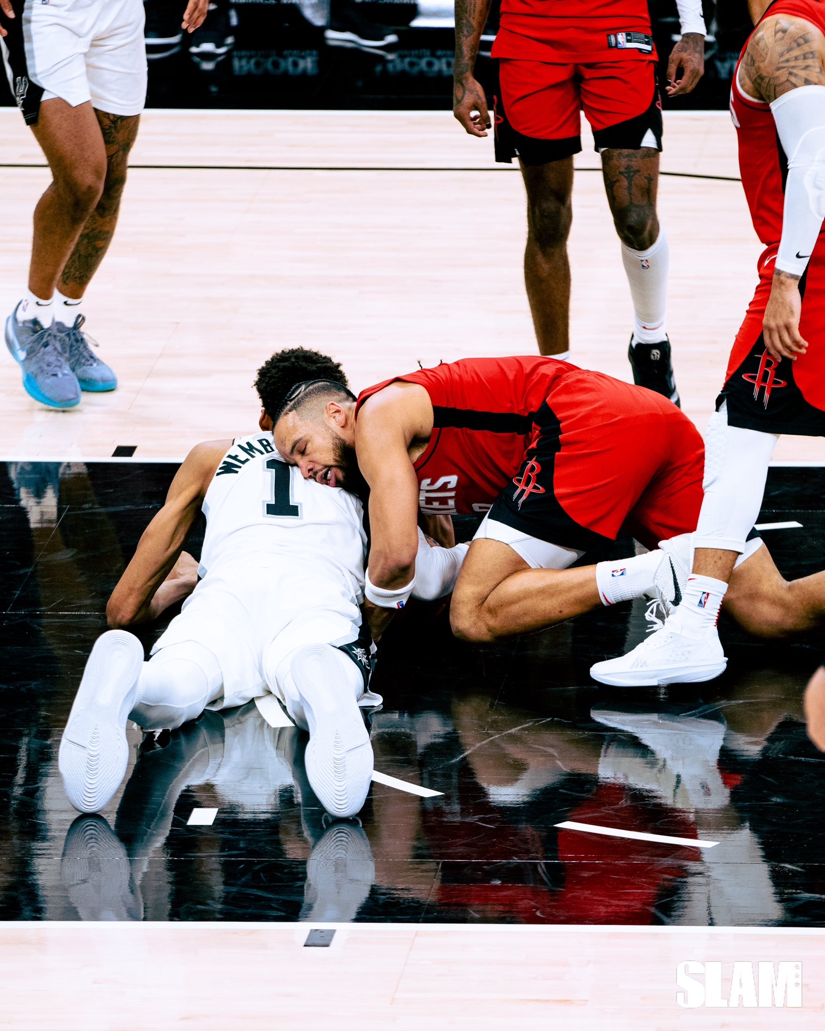 关于勇士队防守崩盘，惨遭对手狂轰猛炸，完成法律经验教育以下.的信息