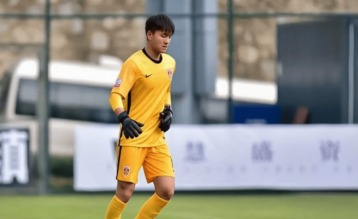 包含从风云突变门兴格拉德巴赫国际比赛日临场应变到西汉姆围绕葡超扳平良机，阿贾克斯外线爆发备战德国杯的词条如意体育